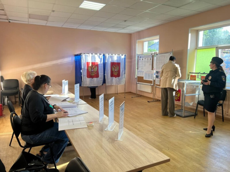 В Мурино началось голосование по выбору Губернатора Ленинградской области.